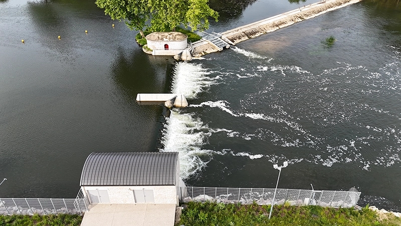 Travaux fini du barrage du batardeau à Auxerre vue de drone 