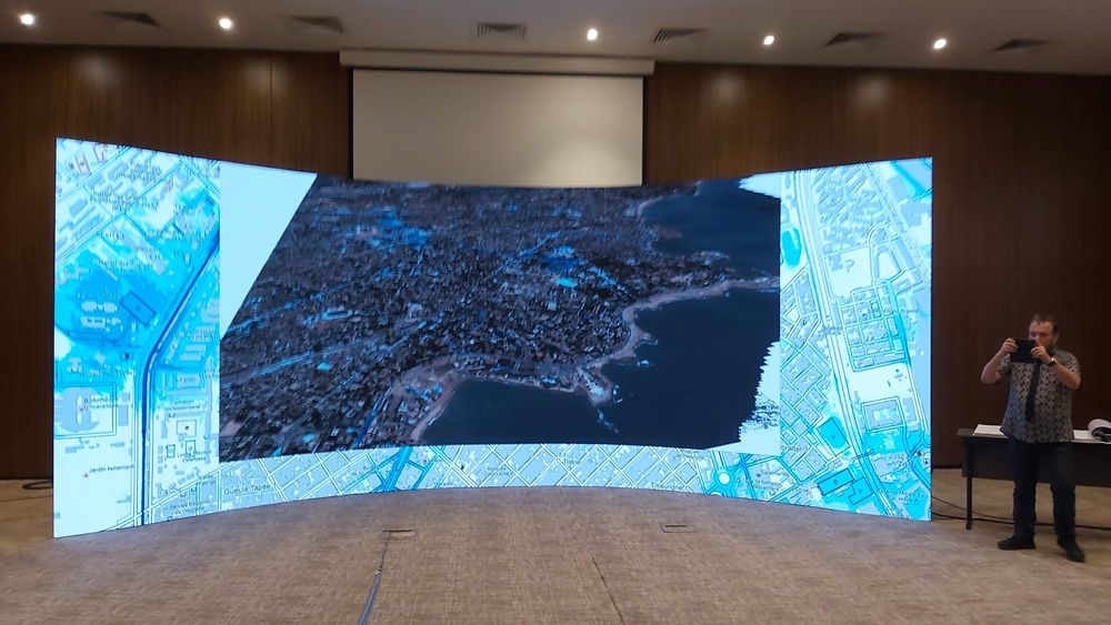 Présentation d(une cartographie sur écran géant