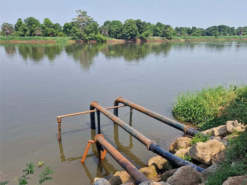 Angola lac avec tuyaux 