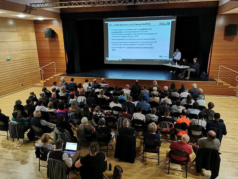 Réunion avec présentation sur écran 