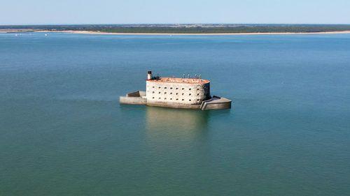Fort Boyard – Protection against swell